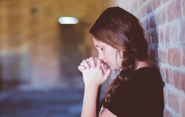 Ne răspunde Dumnezeu la rugăciuni?